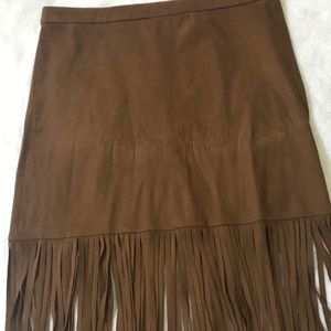 Suede skirt with fringe